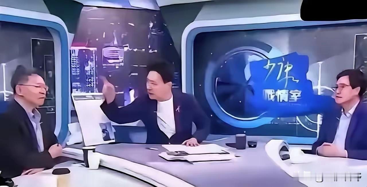 赵少康遇到对手了！5月11日，沈富雄在节目中毫不留情当面怒呛赵少康：郑丽文做啥都