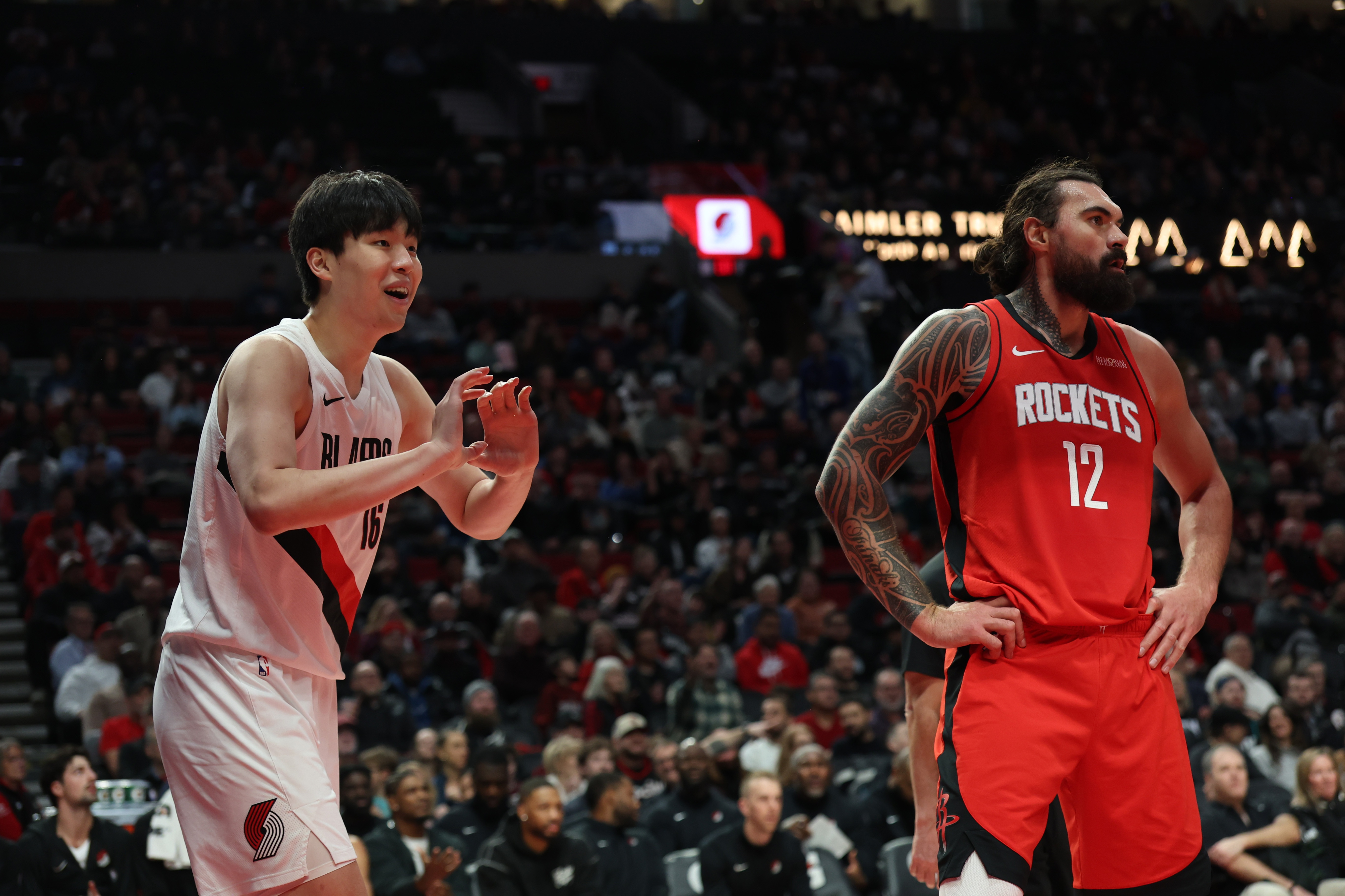 北京时间1月10日，休斯敦火箭队在客场不敌波特兰开拓者队。三天内两场面对开拓者队