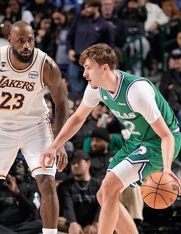 关键时刻还得是老詹！弗拉格谈詹姆斯：“勒布朗第四节很强势。”“不管他前面