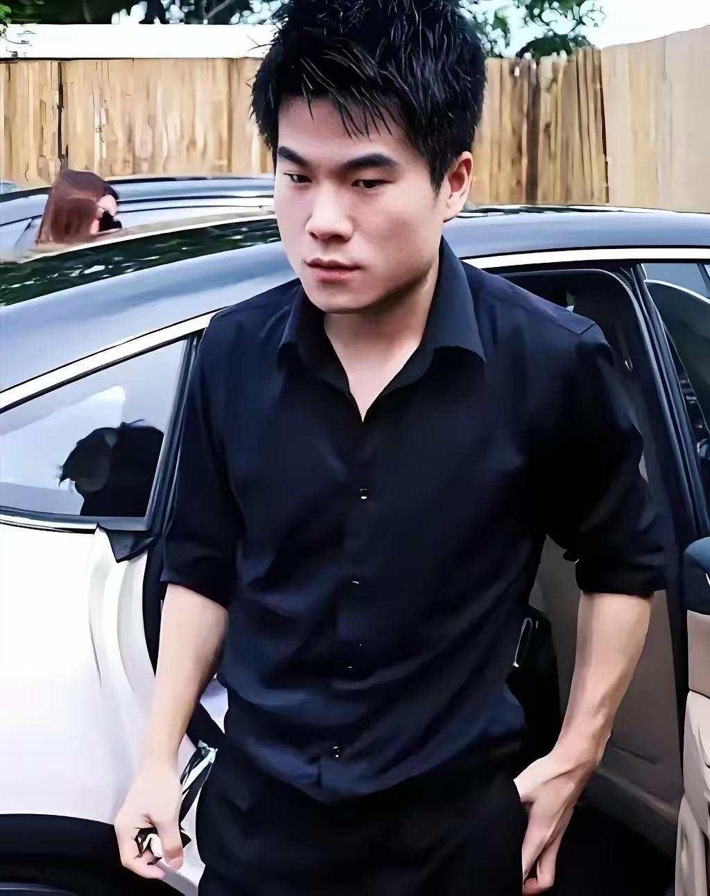 董宇辉曾说：“初中的时候，你玩游戏厉害，班里的男生都佩服你；高中的时候你打篮球厉