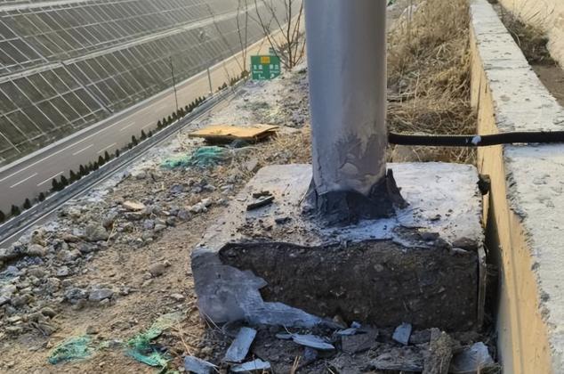 良心不会痛吗？用手一掰就碎！3亿北斗工程变“脆皮底座”，这也太黑色幽默了 6