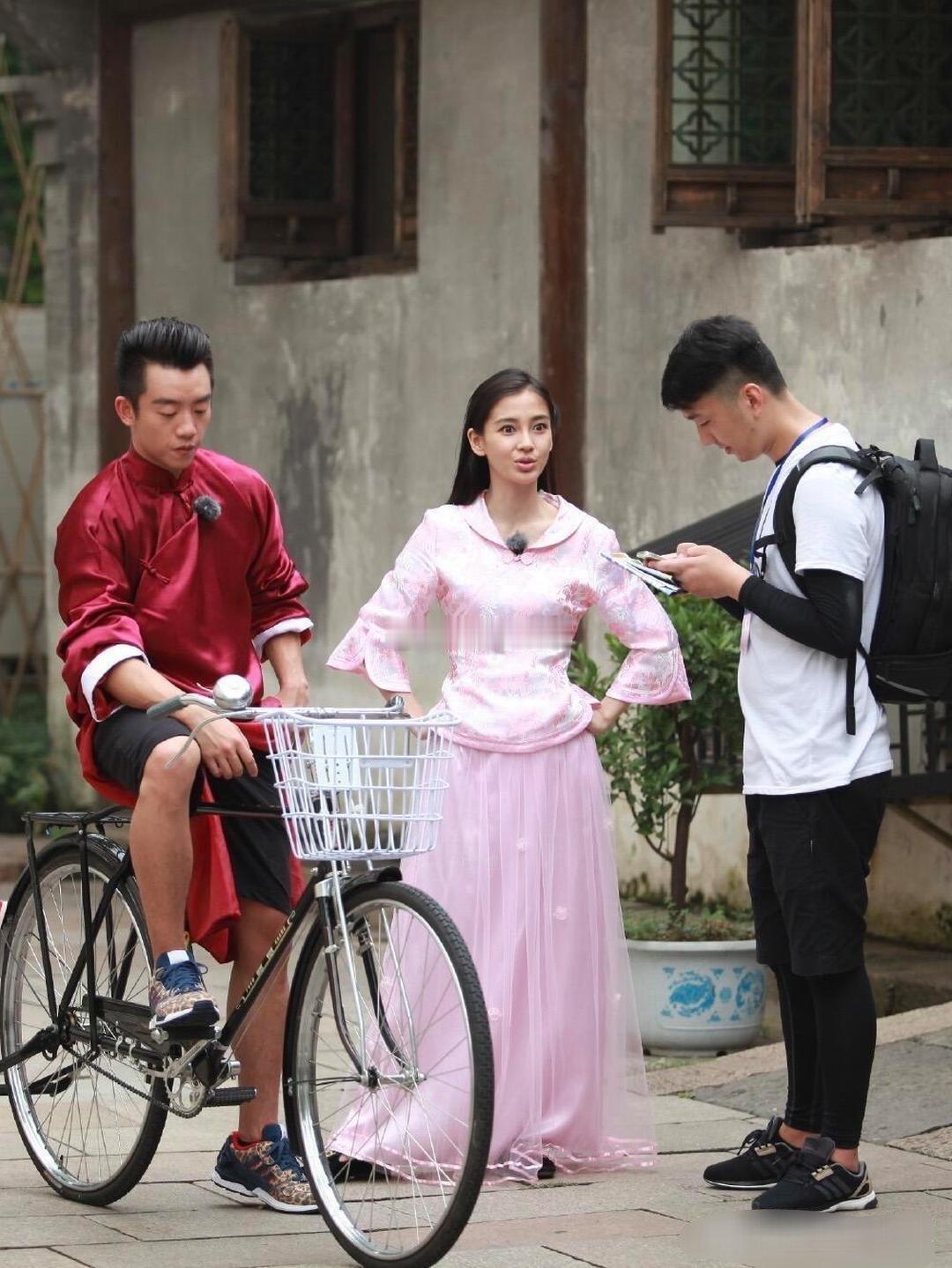 baby不白，但是五官太美了，让人感觉很真实的美