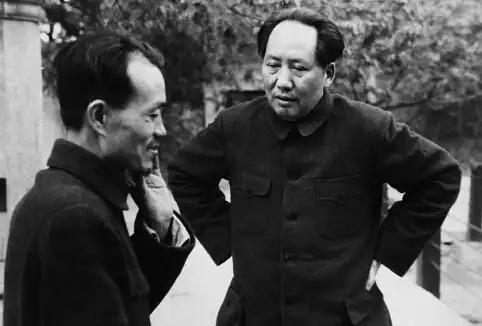 毛主席在香山散步撞见一行标语，他脸色大变：马上给我涂掉！1949年春，毛泽东