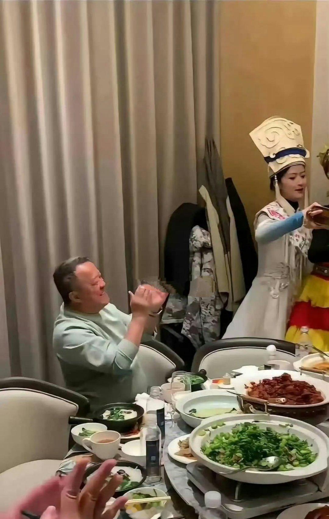 原来有钱人吃饭是这个样子的啊