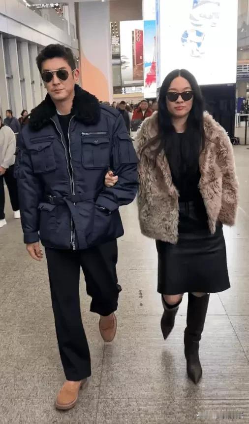 隐婚十年？杜江霍思燕机场上演