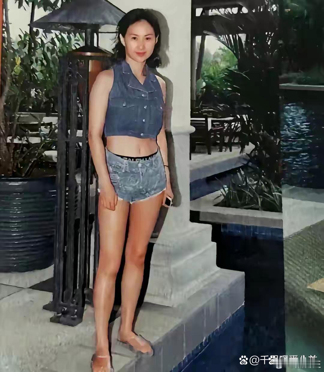 何超琼身材真好，脸蛋也漂亮。有钱如她，美丽如她却无儿无女无老公。人生哪有完美，缺