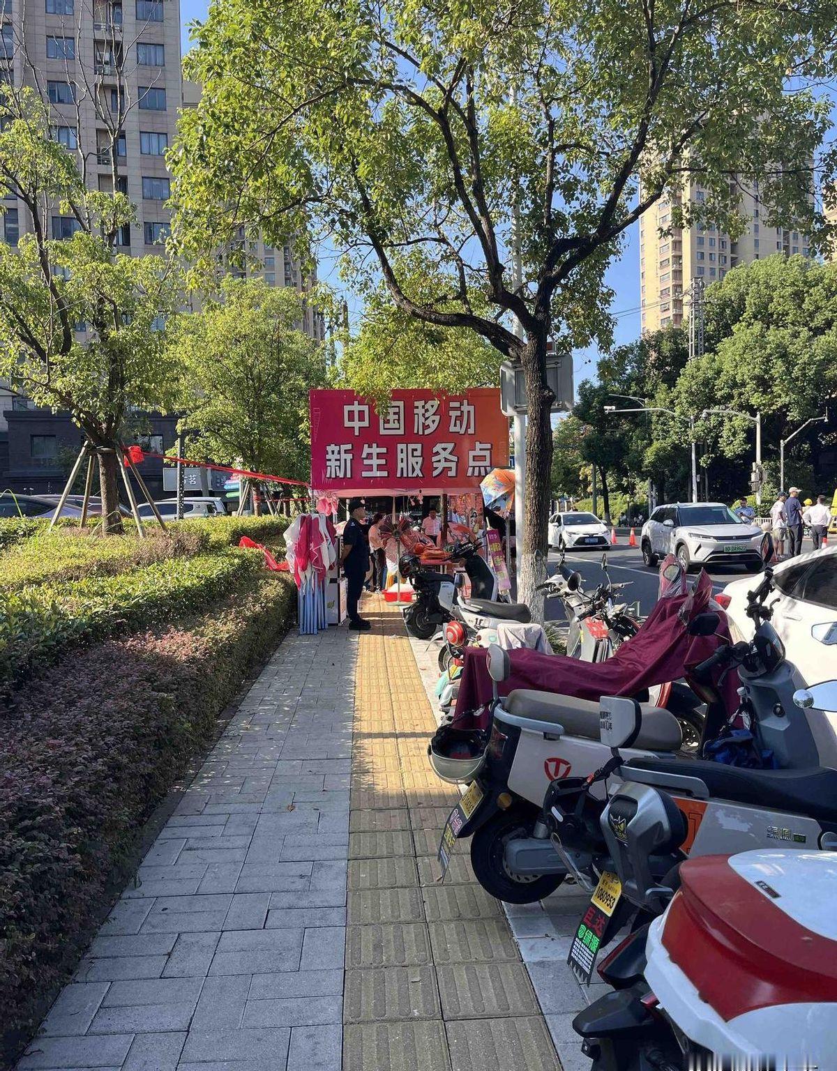 又到开学季，看着一群群被爸妈簇拥着进校门的新生，真是感慨万千。想当年我们那会儿