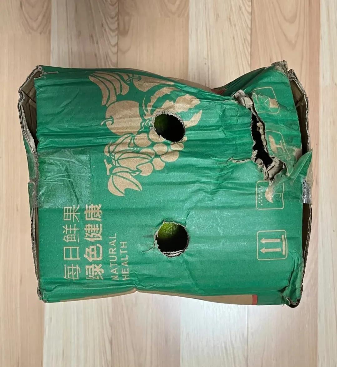 果然还得是拼多多！前几天花29.9买的芒果，今天收到箱子都变形了，我没打开，而是