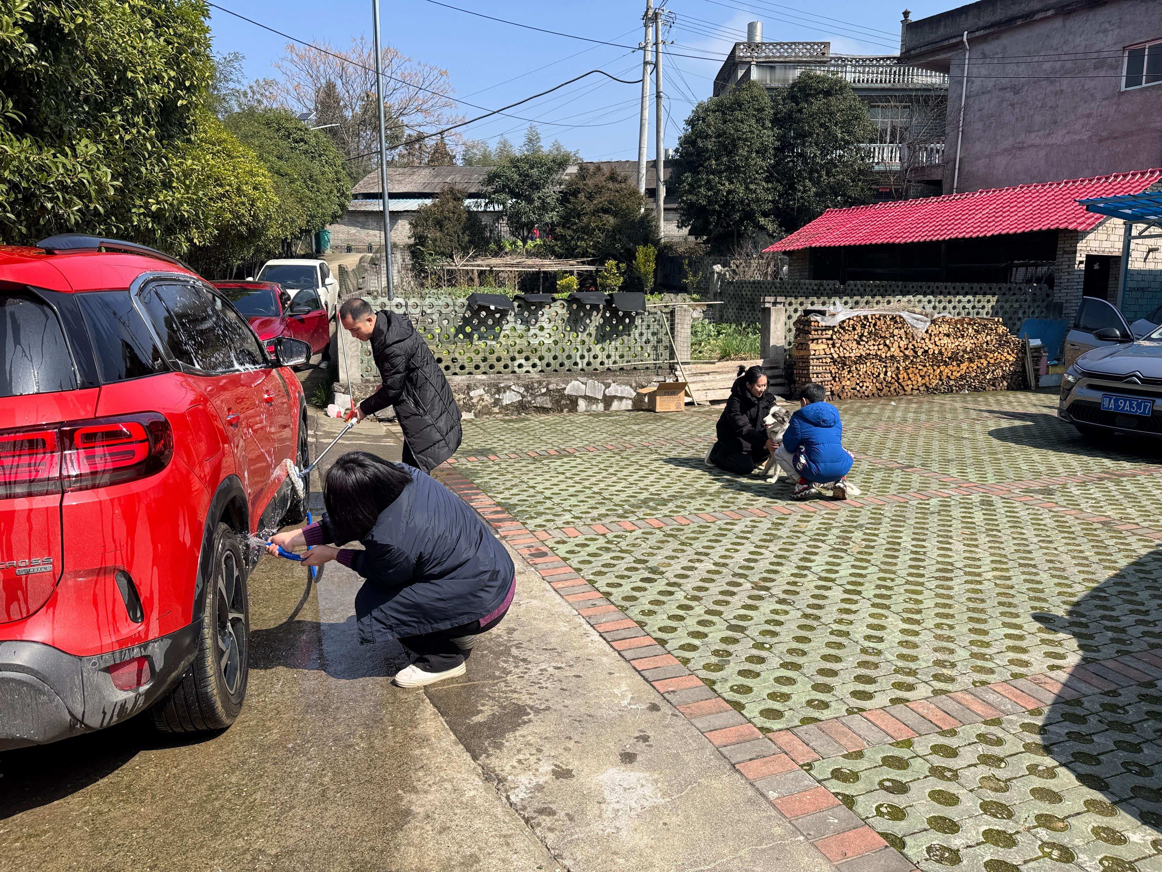 我家门口堵车了，我有六个姑姑，一个叔叔