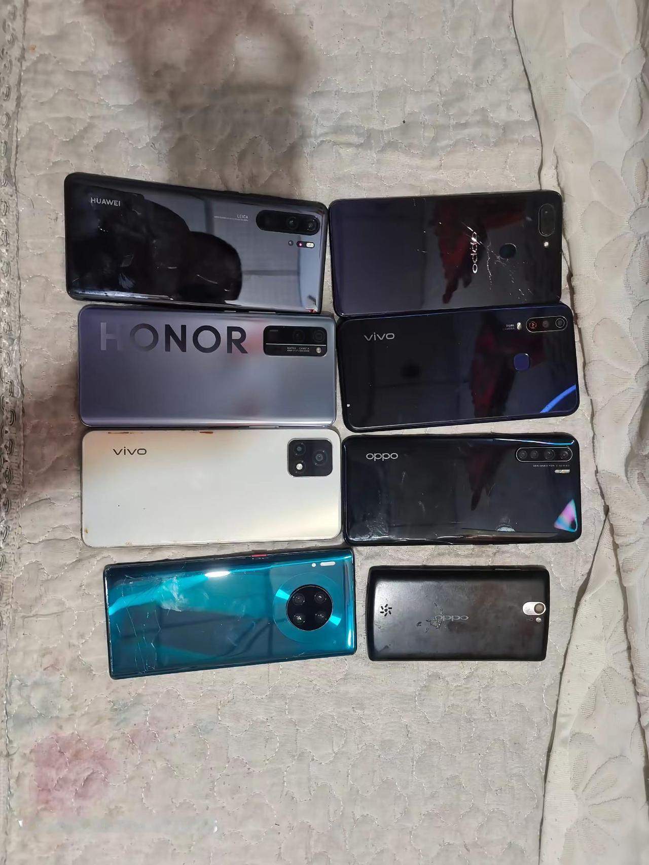 收拾出来了一堆都能用的手机