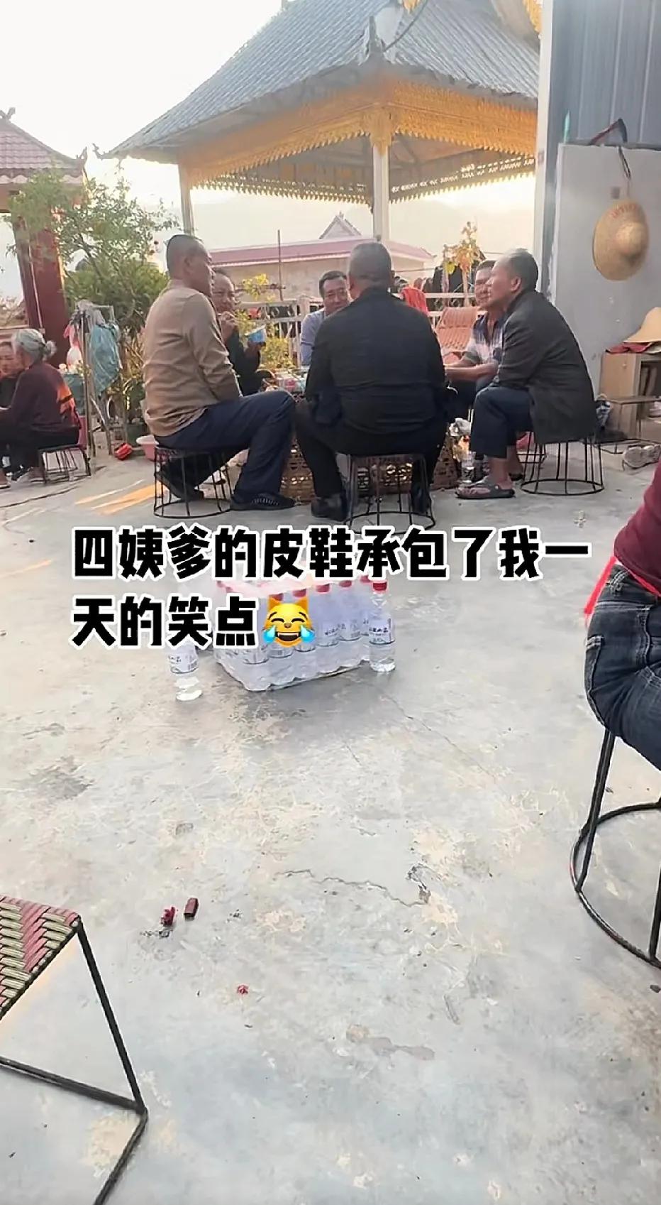 这是什么皮鞋？高跟？凉鞋？[扁嘴]