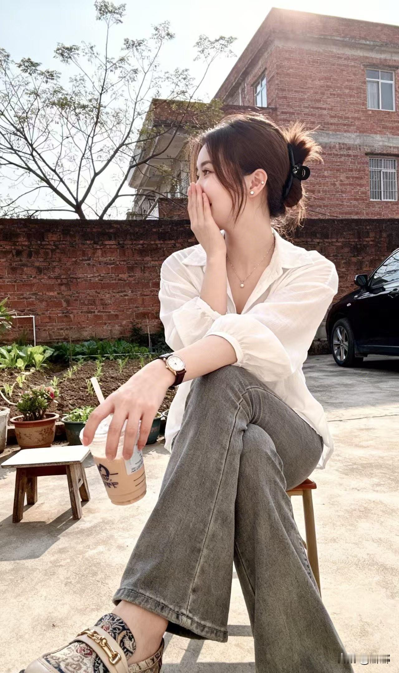 阅遍坊间新话本，无趣；啖尽席上八珍肴，寡味。方知“除却巫山不是云”乃醒世恒言也！