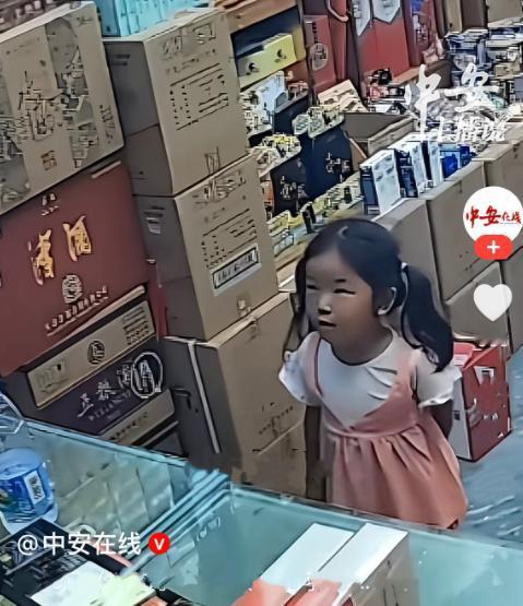 近日。一位来自河南的爸爸，带着年仅4岁的小女儿，背井离乡来天津谋生。爸爸身体不好