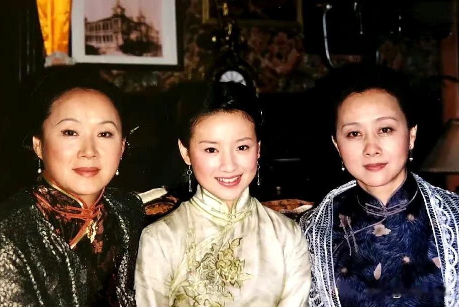 还记得2003年播出的电视剧《金粉世家》中，这三位美丽的女演员吗？