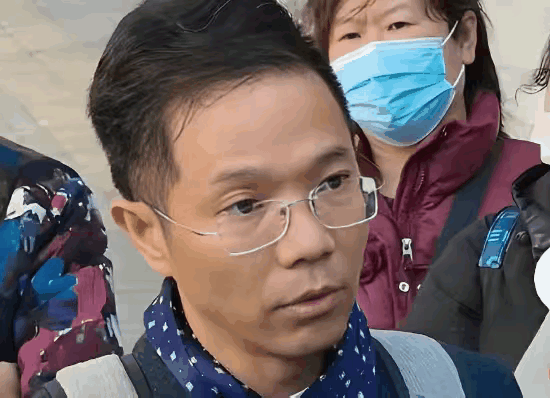 最近有律师和教授直播讨论“错换人生”案，暗指李圣律师，结果被网友群嘲演技太假。根