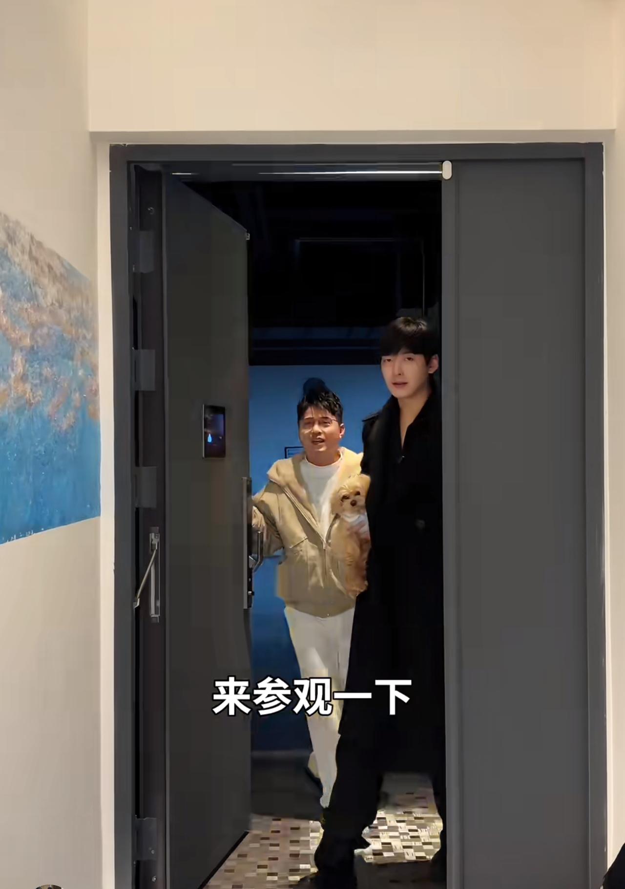周佑凌的家太豪了，不只是有室内恒温游泳池！在小📕书刷到的他的号。其中有一个