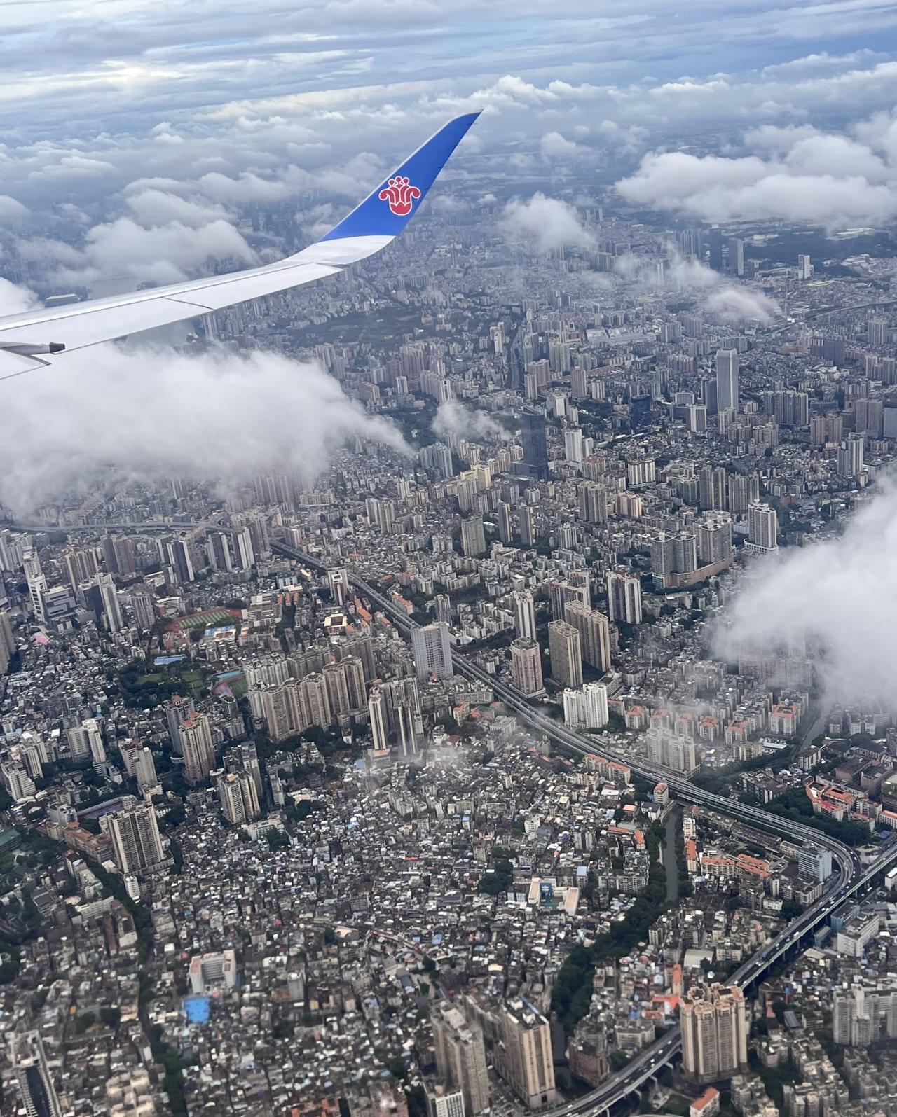被广州建筑密度惊到了[笑着哭][笑着哭][笑着哭]很少人可以在都市感这个赛道打败广州