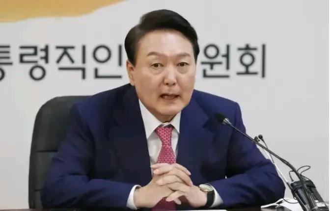 厉害了！韩国即将开创历史，自2024年12月24日尹锡悦被暂停职务起，历经韩德洙