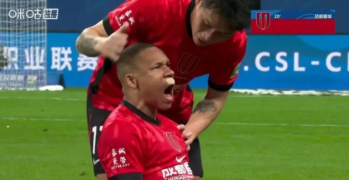 海港迎来好消息！争冠对手成都蓉城锋霸韦林顿受伤下一轮能否出战海牛不确定！这对海港