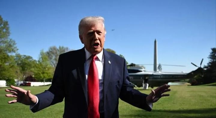 色厉内荏！特朗普连续咆哮吓阻，中方七字回应戳破霸权纸老虎。特朗普连续两日