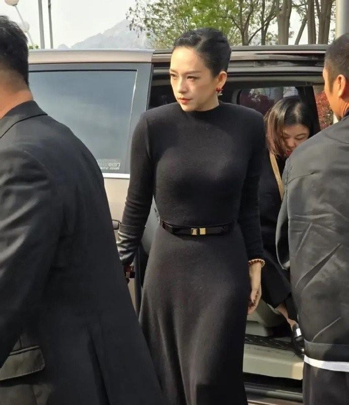 自从离婚后，章子怡的状态是越来越好了，气场强大