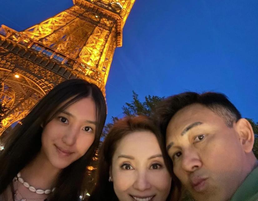林文龙、郭可盈带着女儿去法国巴黎旅游，打卡各个景点，一家三口看起来玩得很开心！