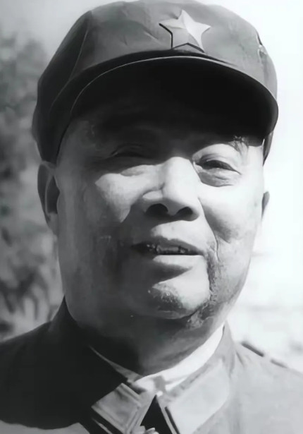 1955年，陈开路是红一军团的团长，却因抗战中多次负伤，后遗症太多，在授衔仪式上