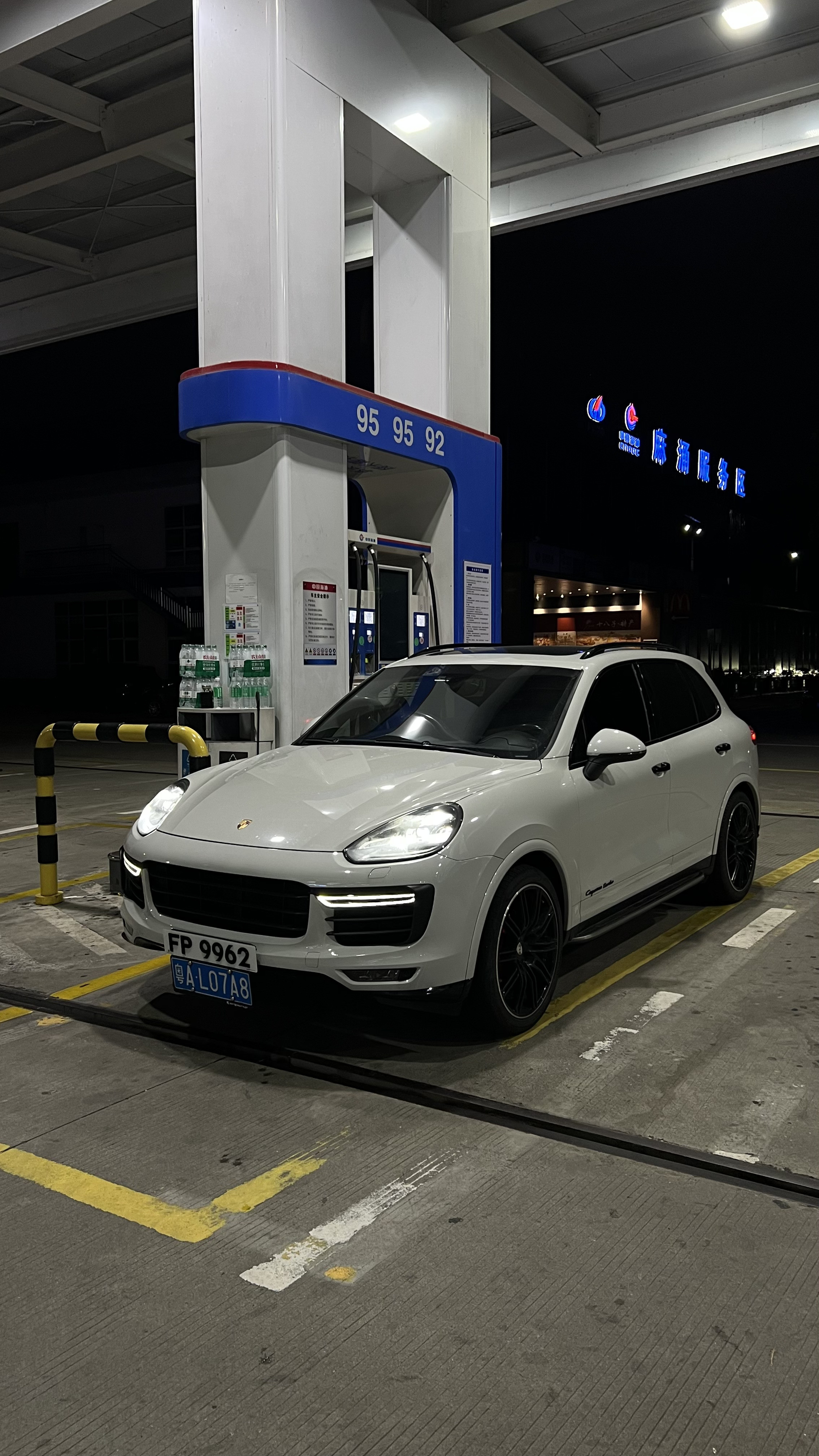 两台保时捷同框，氛围感拉满