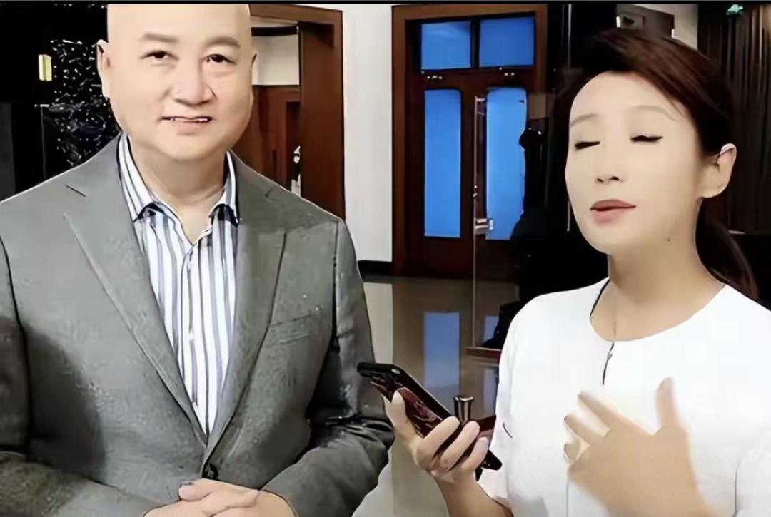 这是迟重瑞的女助理，一起工作多年，不要说不是他女友，就算是，又啥不可以，啥年代了