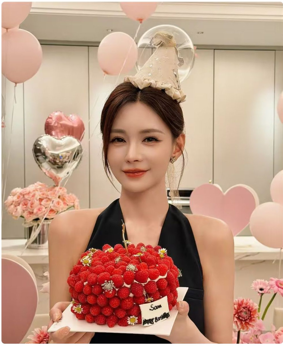 沈梦辰和爸妈一起过37岁生日，杜海涛甜称老婆小乖并卡点为其庆生