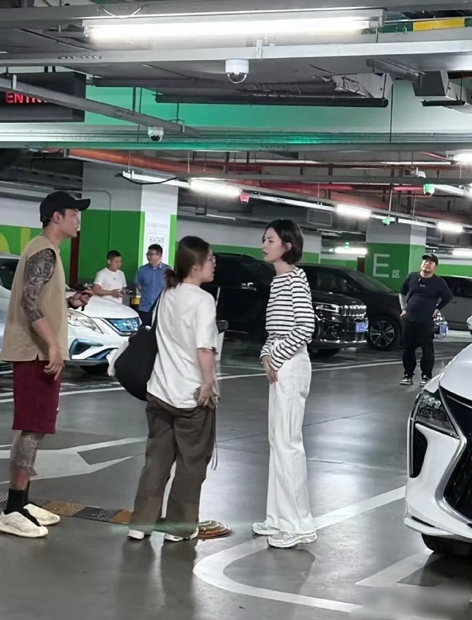 小细腰大长腿，感觉真人比电视上更好看​​​