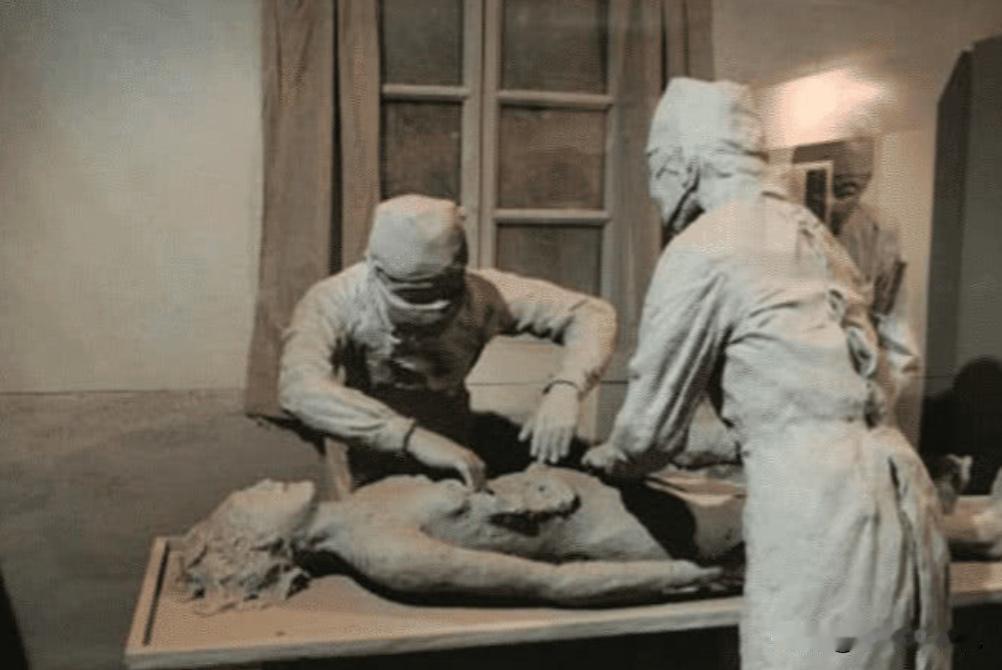 1938年，日本军医对中国战俘实施了一项残忍的实验，名为“人马换血”，他们从活人