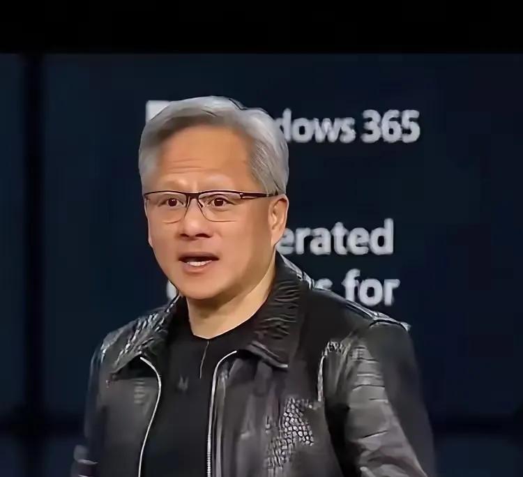 你注意到了吗？夏日炎炎，当许多人穿短袖都会流汗时，而英伟达CEO黄仁勋在接受访