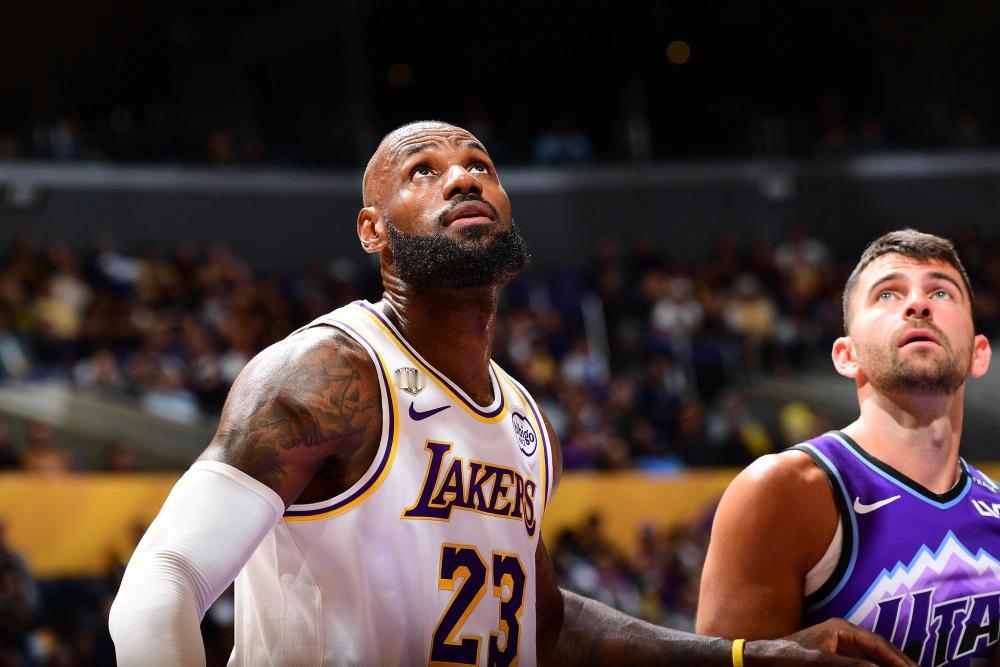 湖人今天用一场近乎完美的比赛结束了常规赛——131-107大胜爵士，锁定西部第四