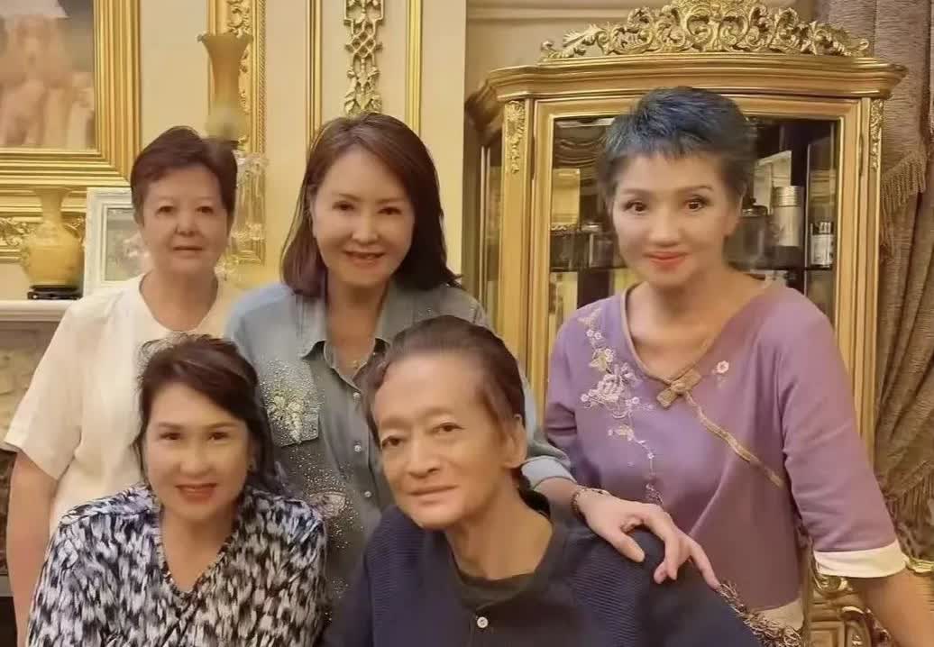 方刚也算是一个很守得住财的男人了，一辈子孤独到老，但是没有穷困潦倒。很多香港那边