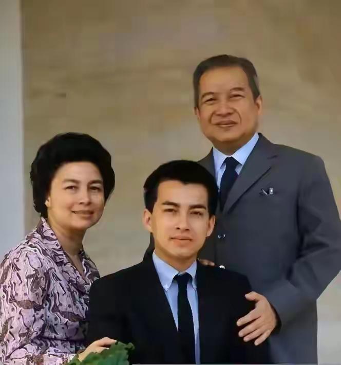 柬埔寨的西哈莫尼国王一辈子不娶媳妇，也比挪威王储娶这样道德败坏的媳妇要好得多。