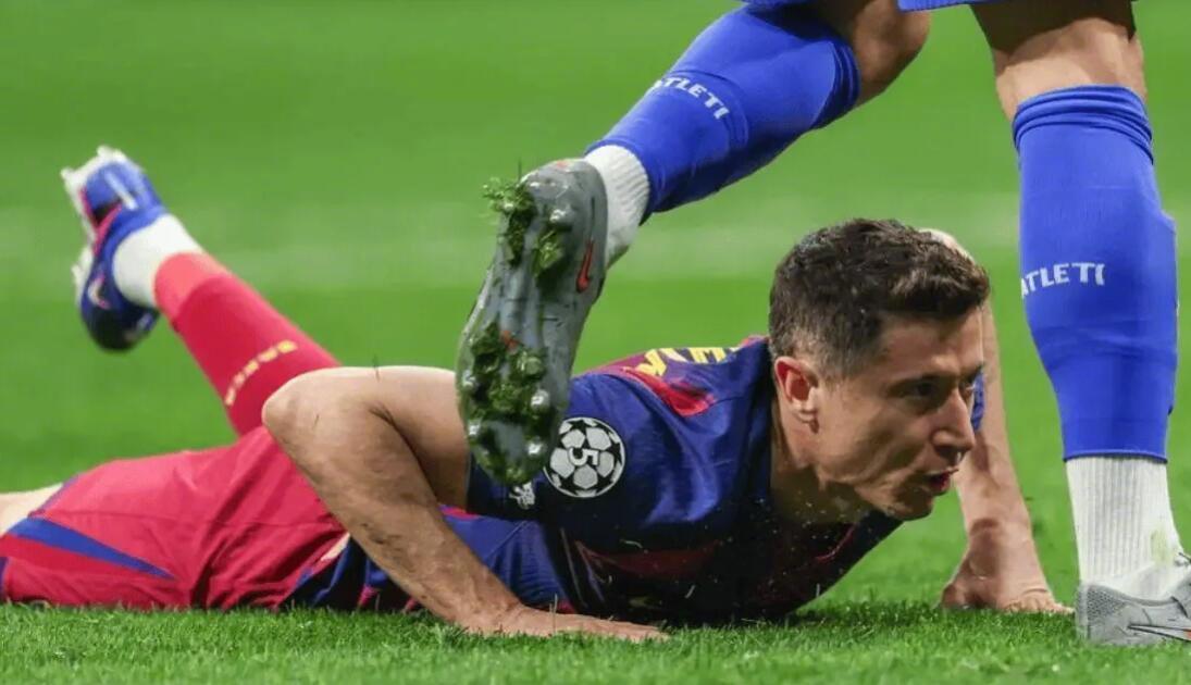 【传记作者：莱万逐渐与弗里克分道扬镳，留巴萨已不再是首选】莱万多夫斯基将很快决定