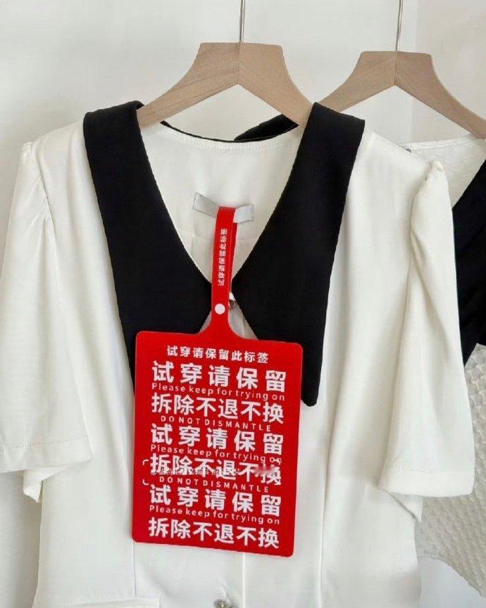 作为消费者，我支持国家强制要求服装吊牌位置放到最显眼的地方，比如胸前或者裤裆前，