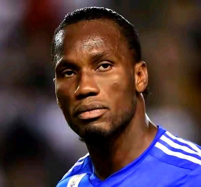 德罗巴生涯20个赛季，打进302球，送出127助攻；获得欧冠等17个冠军，绝对是