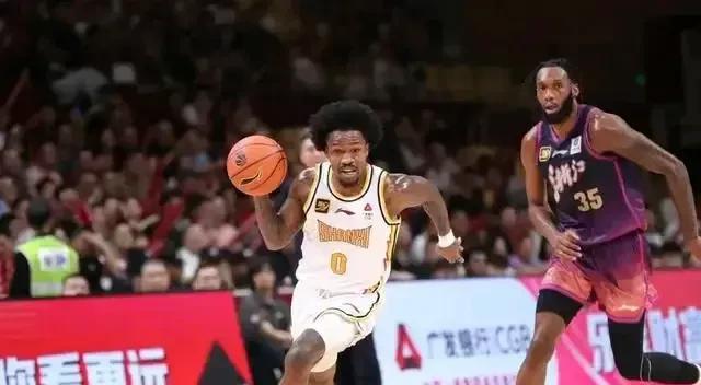 大鱼来了！山西队不再续约26+6+8猛将近日媒体透露，山西队不再续约古德温，据
