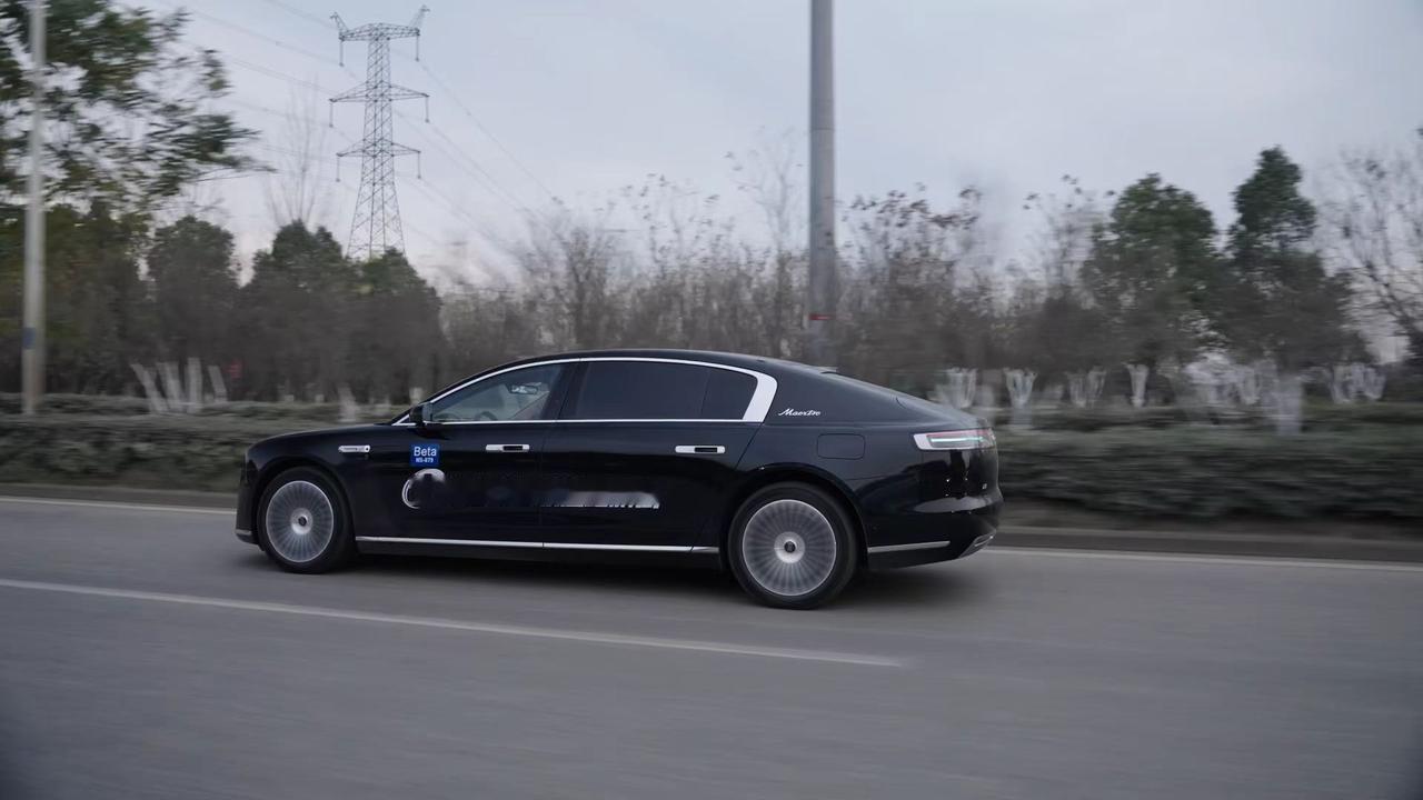 鸿蒙智行L3藏惊喜，安全冗余下放到手，才是真领先之前看完鸿蒙智行2025年度直