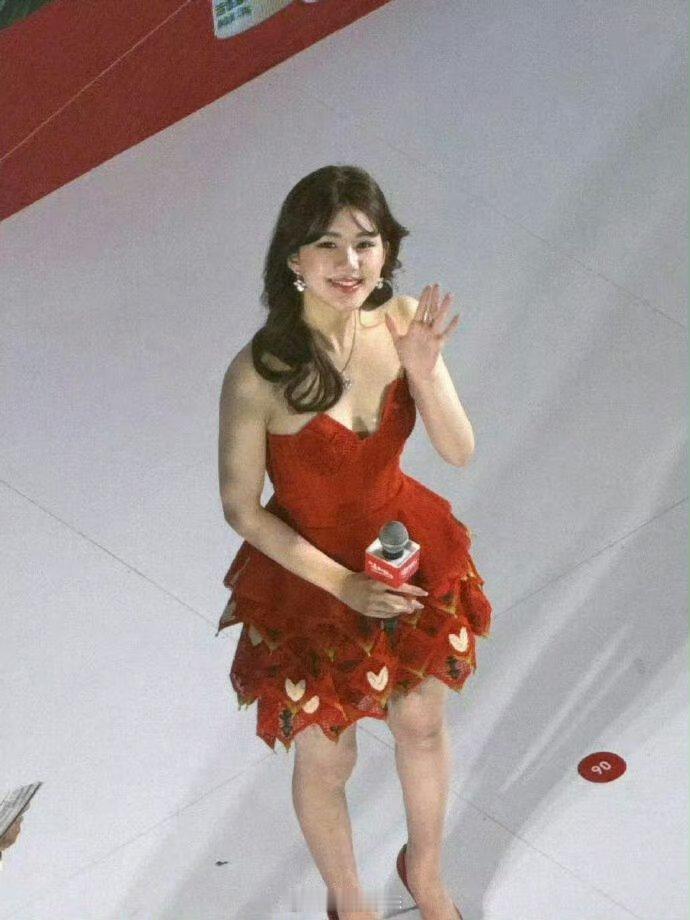 现在才知道为什么女明星喜欢捂着，赵露思还是太单纯了。。​​​
