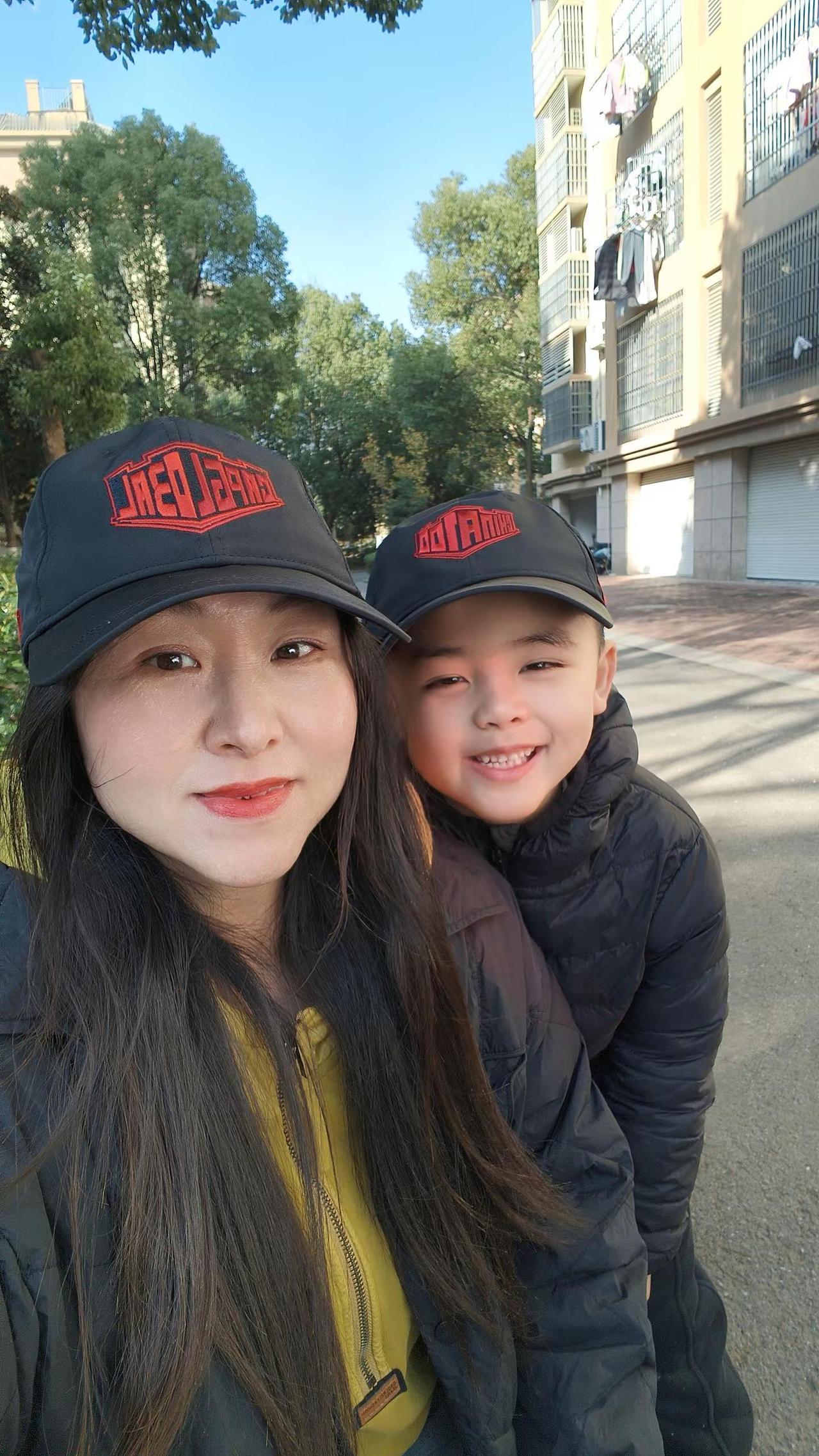 小宝越来越帅了！😊