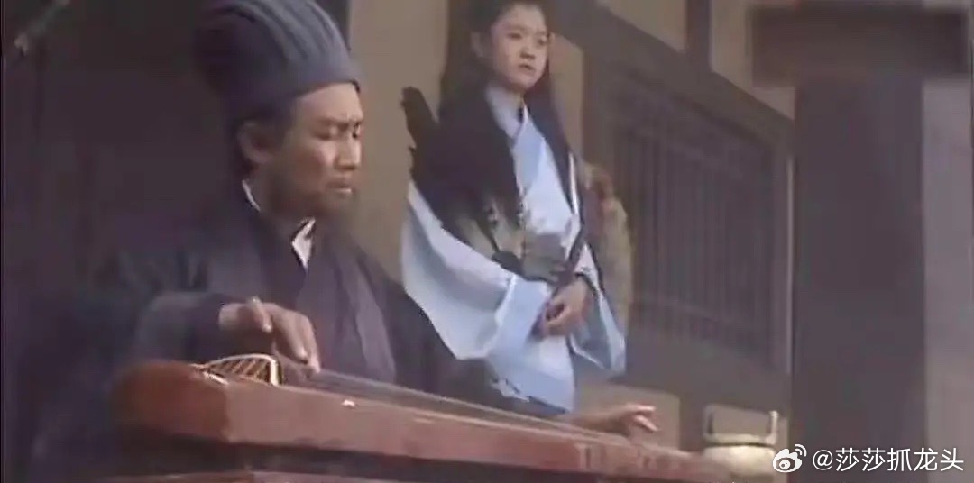 上午10:19，A股早盘成交量明显增加，但三大指数是绿盘的，怎么看？现在是上午