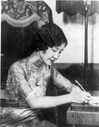 1955年，章士钊在北京菜市场闲逛，看到一卖烟卷的妇女，大吃一惊，连夜给毛主席写