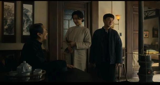 他可真是张家的贵人啊。《八千里路云和月》里，张家也多亏了万福了，他先是帮着丁