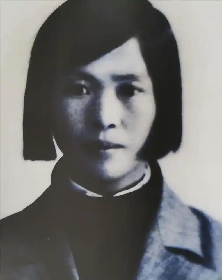 今天和江西老表（作者大姐夫）聊天，他提出了一个比较具有颠覆性的观点，他认为：毛泽