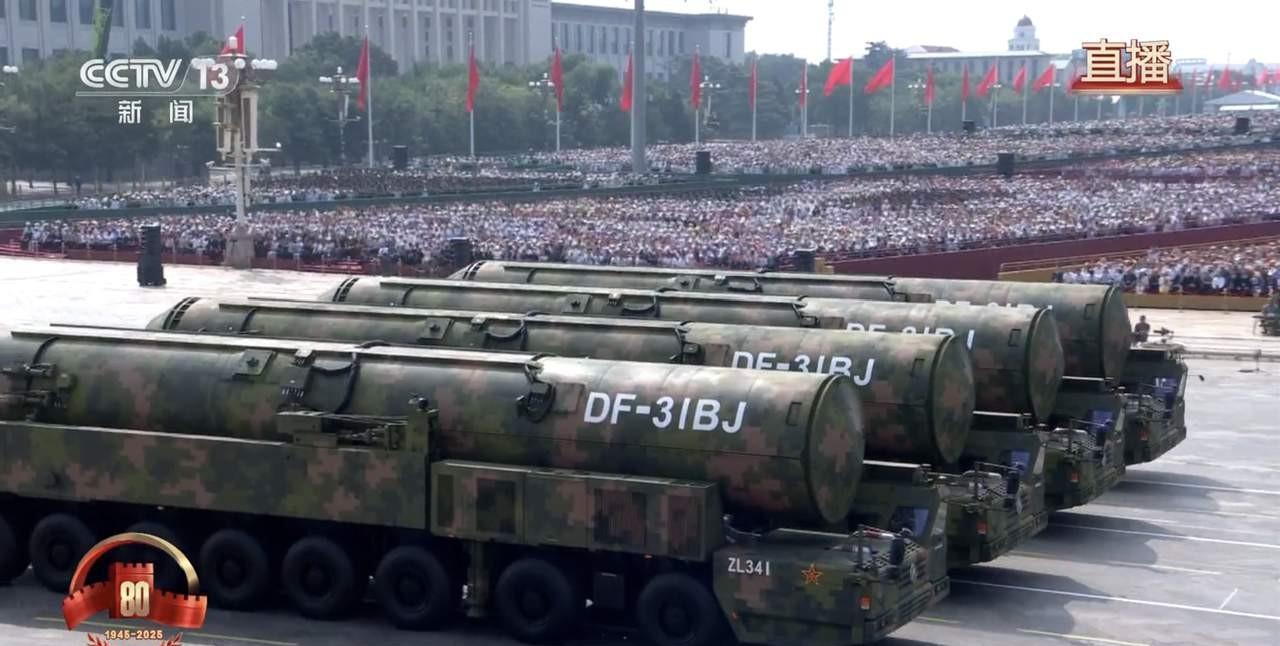 本次阅兵仪式，各大顶级武器装备的火热程度：一、最火热东风-61、东风-5C