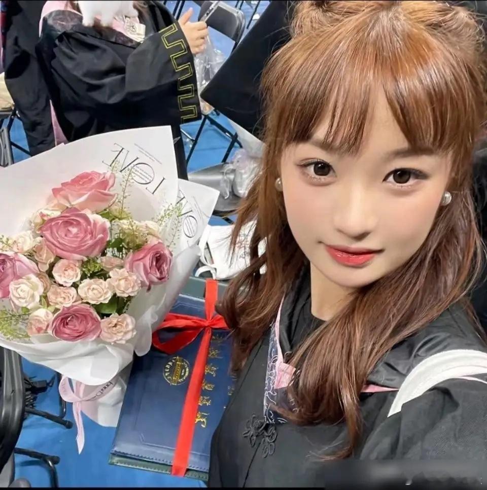 杨瀚森女友骂大家的视频火了，可我发现，她辩白的两点，全被骂错了！大家说25岁缠1