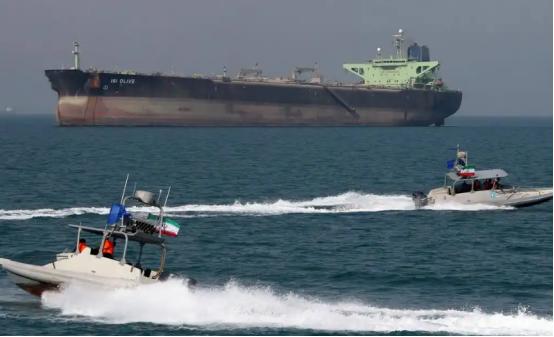 就在4月8号，阿联酋彻底坐不住了，对着伊朗喊话，你必须说话算话，把霍尔木兹海峡守